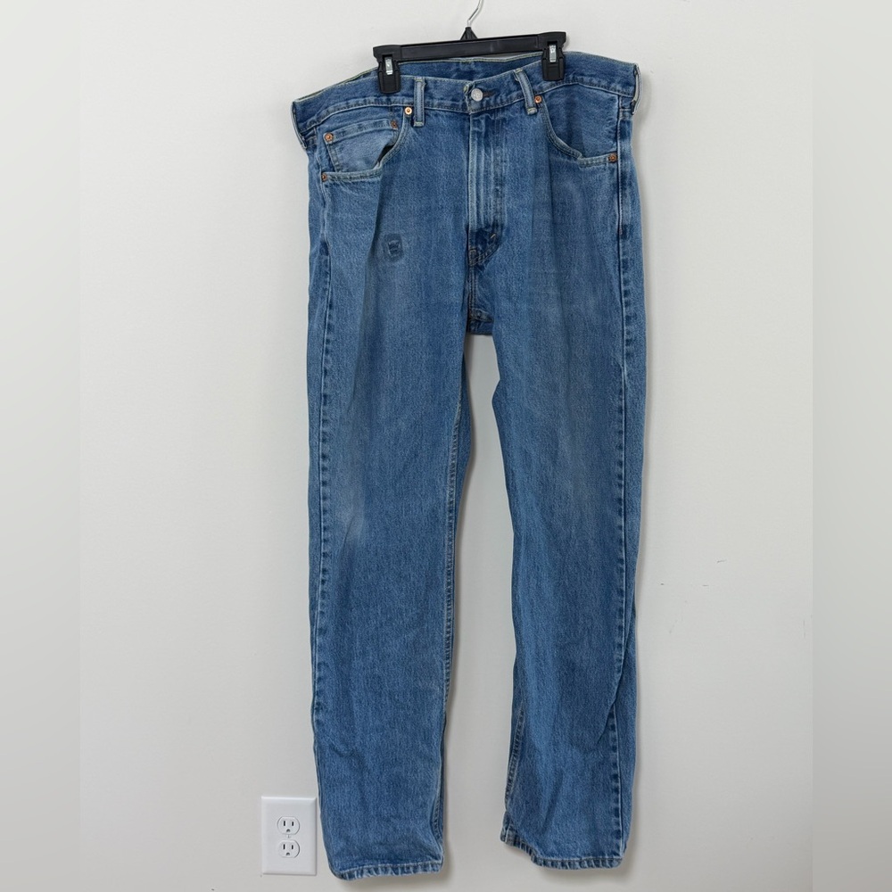 Levi’s 505 Men’s Regular Fit Jeans – Medium Wash